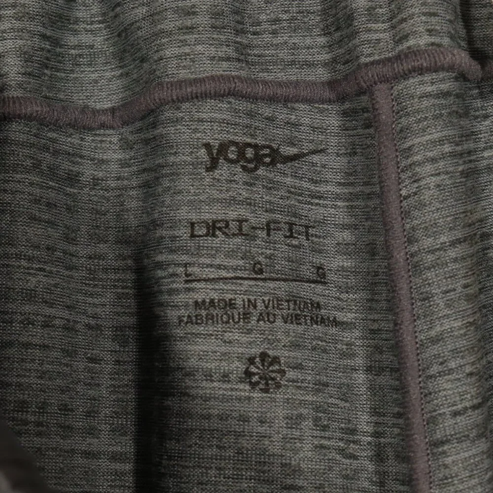 NWT Nike Men's Yoga Shorts in Gray Size Large